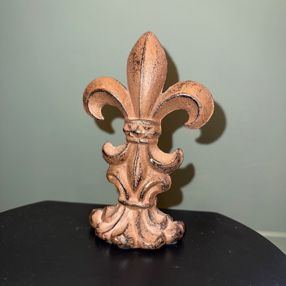 Fleur de Lis Cast Iron Decor or Doorstop - Picture 14 of 14